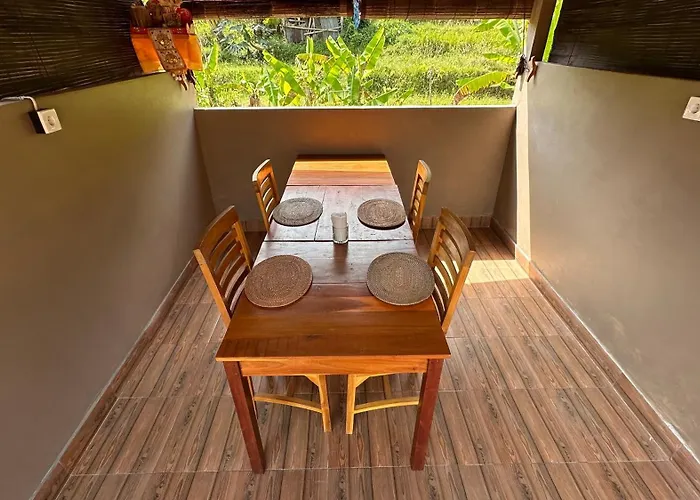 Dewi Teduh Sidemen (Bali)